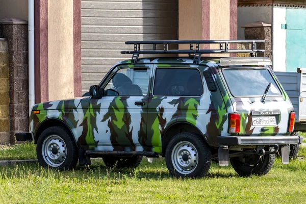 Suv Painted Camouflage Bashkortostan Russia June 2021 — Stock Photo, Image