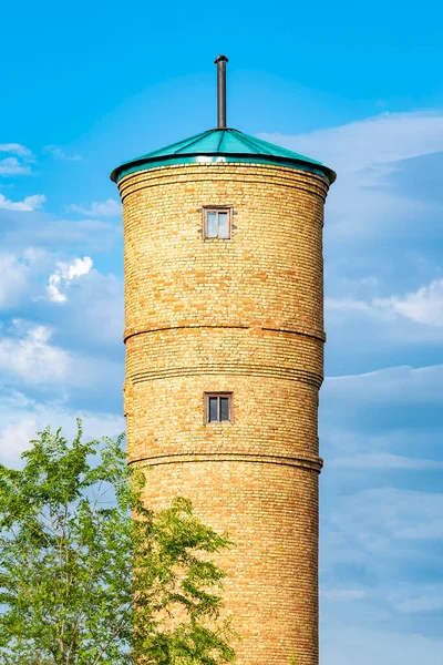 Watertoren Van Artesiaanse Bron Buiten Daglicht Vooraanzicht — Stockfoto