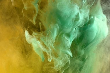 Soyut yeşil ve turuncu arkaplan. Titrek nargile dumanı, suda dinamik boya. İçerideki desenli arka plan Doğal aydınlatma ön görünümü.