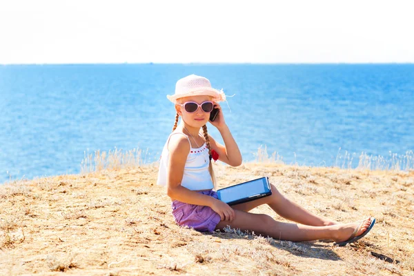 Flicka på stranden Stockbild