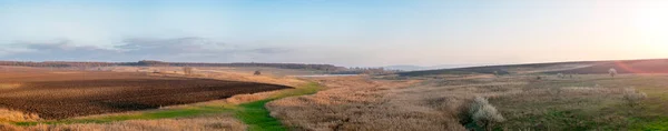 Piękny panoramiczny widok na wieś jesienią — Zdjęcie stockowe