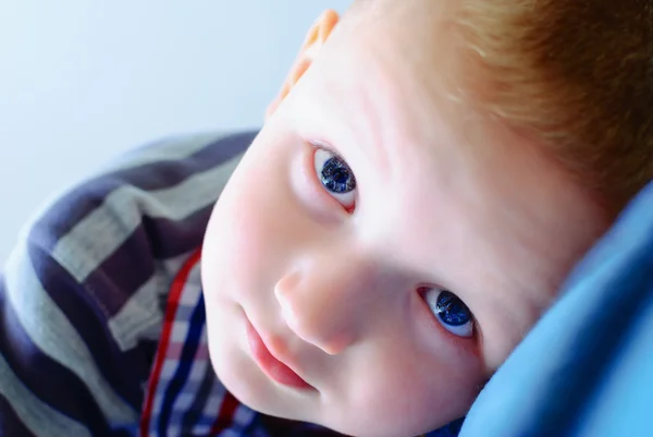 Schattige jongen — Stockfoto