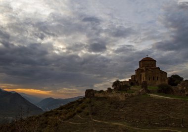 Jvari Manastırı bir Gürcü Ortodoks Manastırı yakınındaki Mtsheta olduğunu