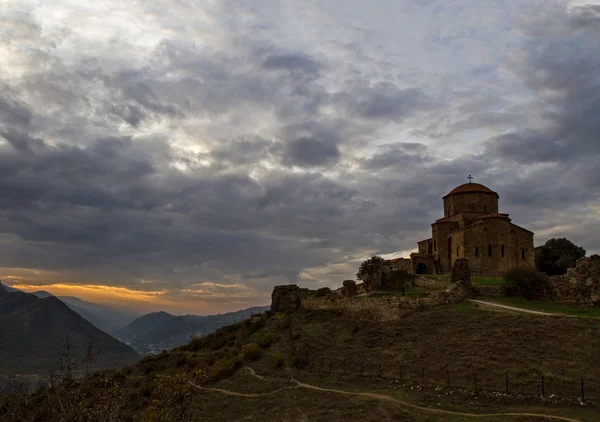 Jvari Manastırı bir Gürcü Ortodoks Manastırı yakınındaki Mtsheta olduğunu