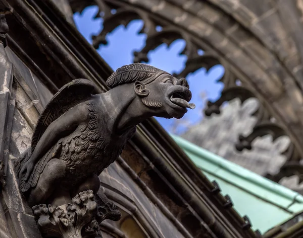 Gargoyles üzerinde Prag'da St. Vitus Katedrali.