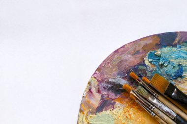 Palet, fırçalar. Sert boya darbeleri. Metin eklemek için. Yatay arkaplan. Soyut. - Sanat. Geçmişi. Yakın plan..