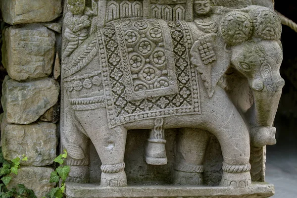 Bas Reliefs Architektur Stendelen Basrelieffet Med Elefant Indien Talrige Skulpturer - Stock-foto