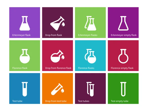 Iconos de matraz de laboratorio químico sobre fondo de color . — Vector de stock