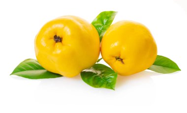 Ayva meyvesi beyaz izole arkaplanda kırpma yaması ile