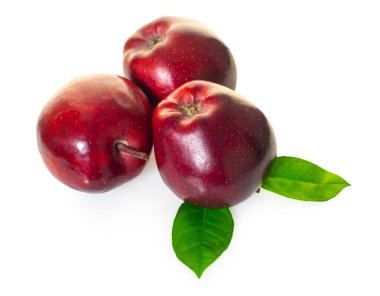 Beyaz izole arkaplanda kırmızı elmalar