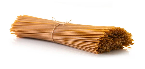 Rauwe Spaghetti Close Witte Geïsoleerde Achtergrond — Stockfoto