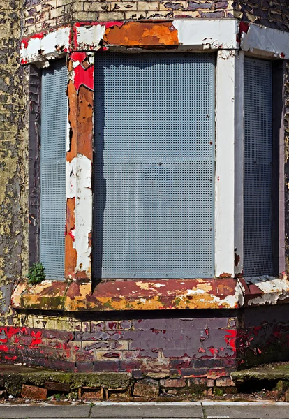 A street of boarded up derelict houses awaiting regeneration in Liverpool UK — Stock Photo, Image