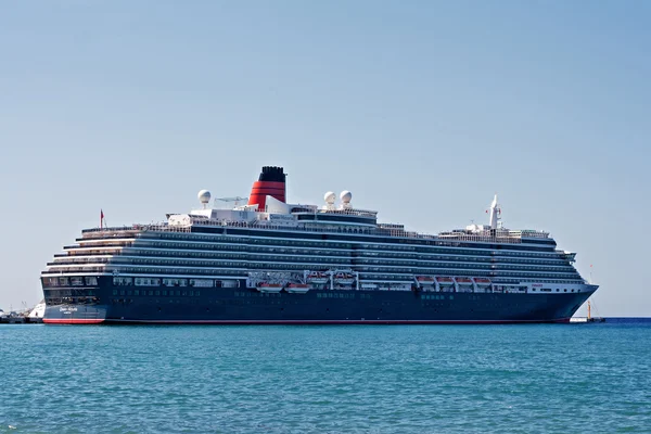 Kusadasi, truthahn, 24. september 2014. kreuzfahrtschiff queen victori — Stockfoto