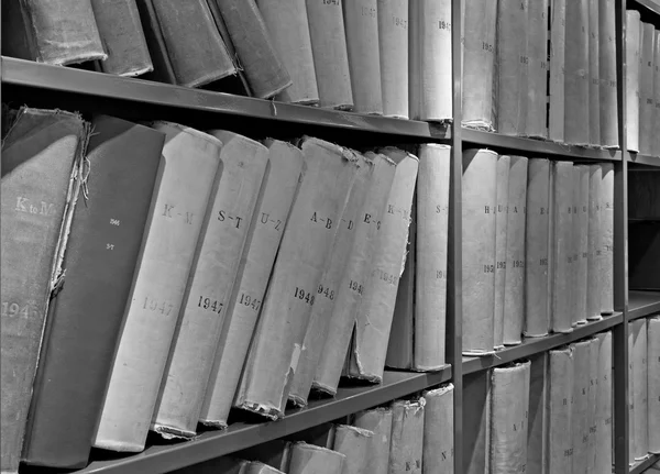 Old volume of library books on shelves — Stock Photo, Image