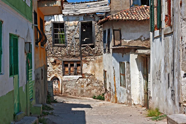 Разрушенные дома в турецкой деревне — стоковое фото