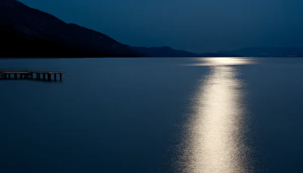 Blue moon reflected on the ocean — Stock Photo, Image