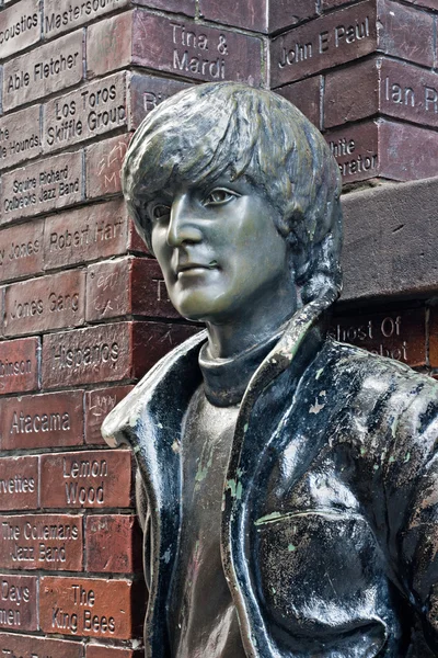 John Lennon socha v Mathew Street, Liverpool, Velká Británie — Stock fotografie