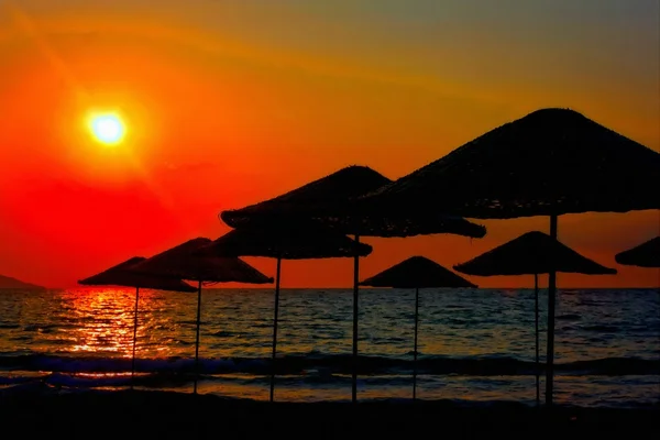 Digital painting of beach umbrellas at sunset — Stock Photo, Image