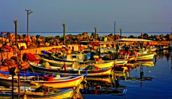 Kleine vissersboten in de haven — Stockfoto