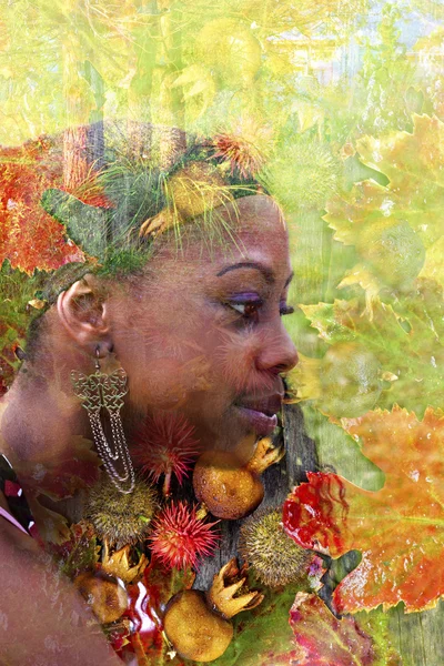Doble exposición retrato de una mujer joven con flores de colores — Foto de Stock