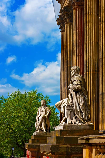 Arquitectura histórica en William Brown St Liverpool Reino Unido —  Fotos de Stock