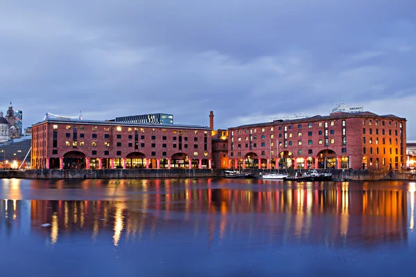 Syn på Liverpools historiska hamn tagna från Albert Dock — Stockfoto