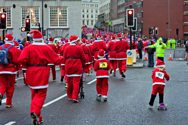 Liverpool Magyarország 2015. December 6. ember vesz részt az éves télapó futam Stock Fotó