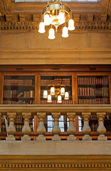 La magnifica stanza di quercia all'interno della biblioteca centrale di Liverpool — Foto Stock