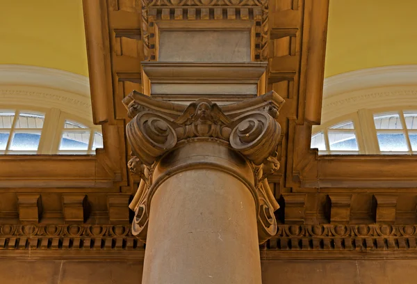 De prachtige eiken kamer binnen Liverpool centrale bibliotheek — Stockfoto