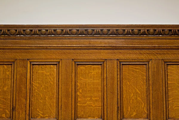 Beautiful antique solid oak panelling with egg and dart cornice — Stock Photo, Image