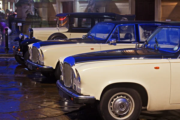 Liverpool 16 stycznia 2016 r. Klasyczne Daimler i Model T Ford samochody ślubne — Zdjęcie stockowe