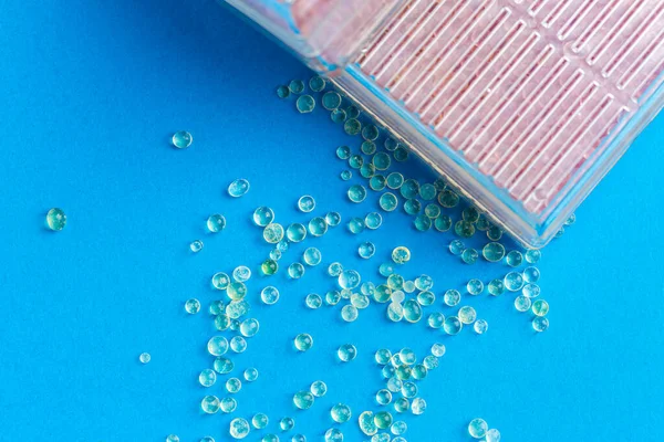 Κουτιά Silica Gel Απορροφούν Την Υγρασία Μπλε Φόντο — Φωτογραφία Αρχείου