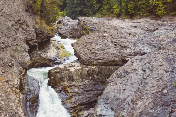 Vodopád na přírodní park putna - vrancea Rumunsko — Stock fotografie