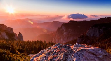 Dağ tepe Ceahlau Sunrise