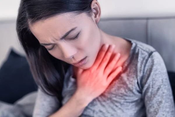 COVID-19 Corona virus symptoms are pneumonia, shortness of breath, fever, body aches or breathing difficulties. Asian woman sick of Coronavirus with red area showing pain — Stock Photo, Image