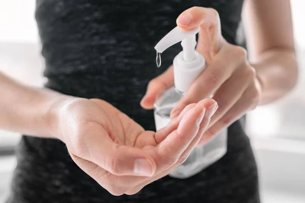Hand sanitizer bottle disinfecting hands hygiene. Coronavirus rubbing with alcohol gel for COVID 19 outbreak spreading prevention — Stock Photo, Image