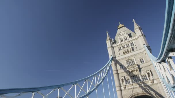 London Tower Bridge Beroemde bezienswaardigheid en toeristische bestemming — Stockvideo