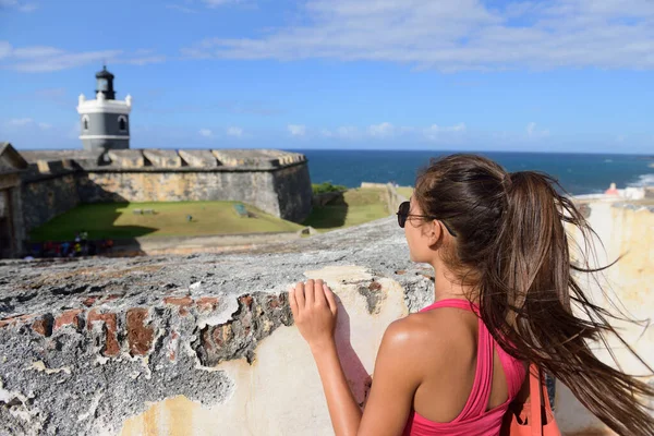 Porto Rico viaggi donna turistica in San Juan — Foto Stock