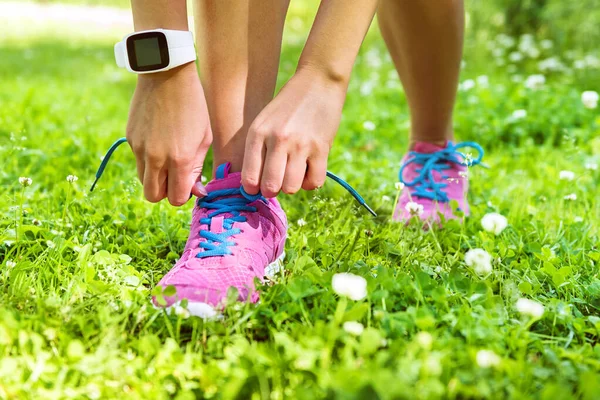 Actieve levensstijl smartwatch runner koppelverkoop schoenen — Stockfoto