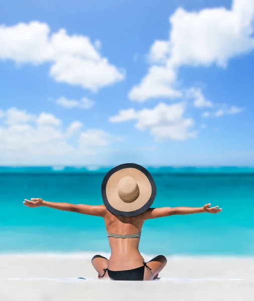 Feliz liberdade despreocupado praia férias mulher diversão — Fotografia de Stock