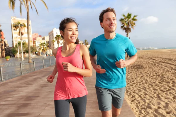 Correndo casal jogging Barcelona Praia Barceloneta — Fotografia de Stock