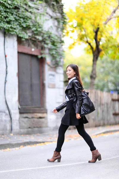 Urban young woman walking in leather jacket city — Stock Photo, Image