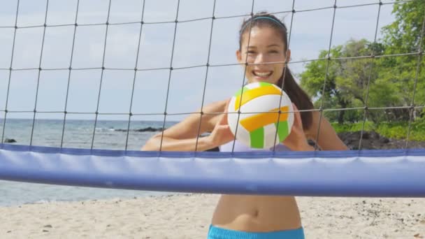 Happy beach volleyball woman player fun portrait — Stock Video