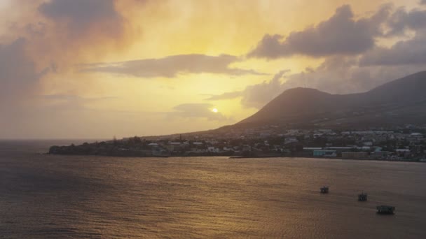 St Kitts solnedgång utsikt över ön och Karibiska havet - Kryssningsfartyg destination — Stockvideo