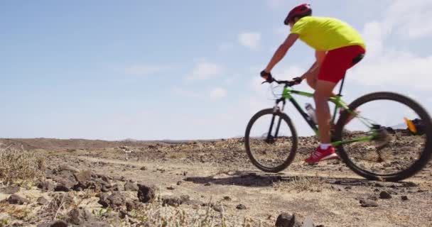 Bicicleta de montaña en bicicleta MTB pista de ciclismo — Vídeo de stock