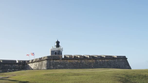 Туристичний пункт Пуерто-Рико приваблює форт Сан-Хуан Форт-Морро. — стокове відео