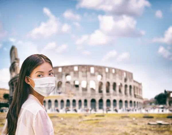 Corona virus Italy travel Asian chinese woman wearing surgical face mask coronavirus protection at colosseum landmark in Roma, Italy. Quarantine of sick airplane tourists to italian destinations — Stock Photo, Image