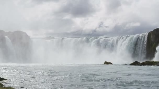 Islândia bela cachoeira Godafoss Famoso destino turístico — Vídeo de Stock