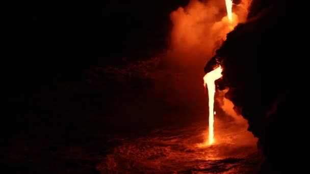 Lava ocean - flowing lava reaches ocean on Big Island, Hawaii volcano eruption — Stock Video