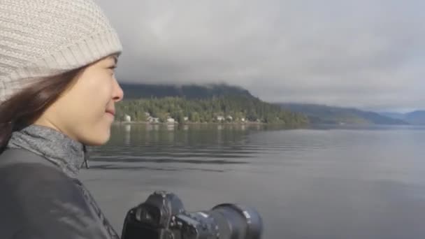 Alaska fotograf turystyczny korzystających rejs wakacje w Misty Fiords — Wideo stockowe